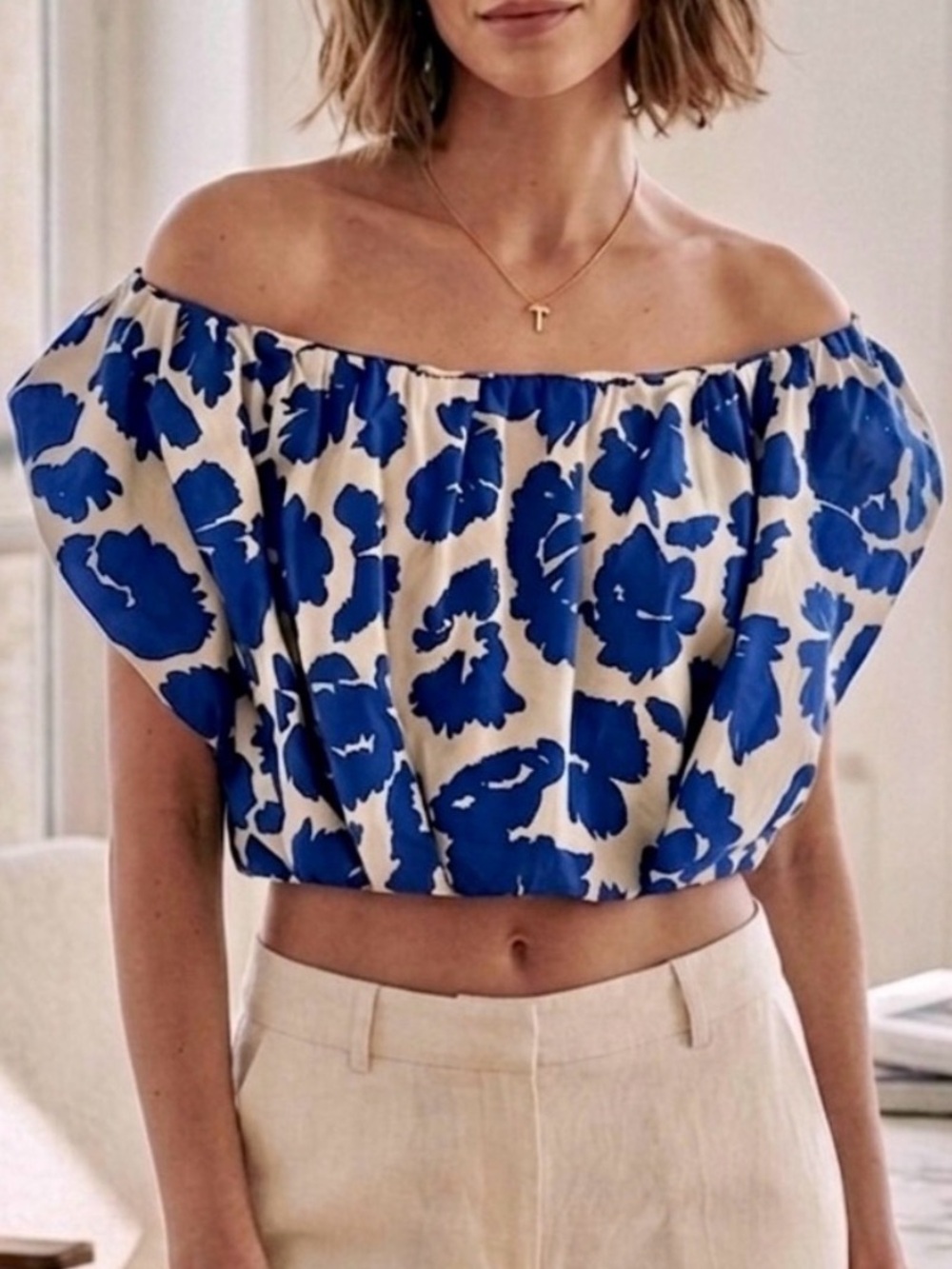 TELA Blue & Cream Bold Floral Print Puffy Sleeve Blouse Size Medium
